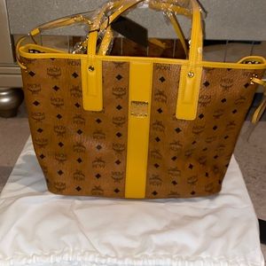 MCM-Liz ShopperMedium Bag